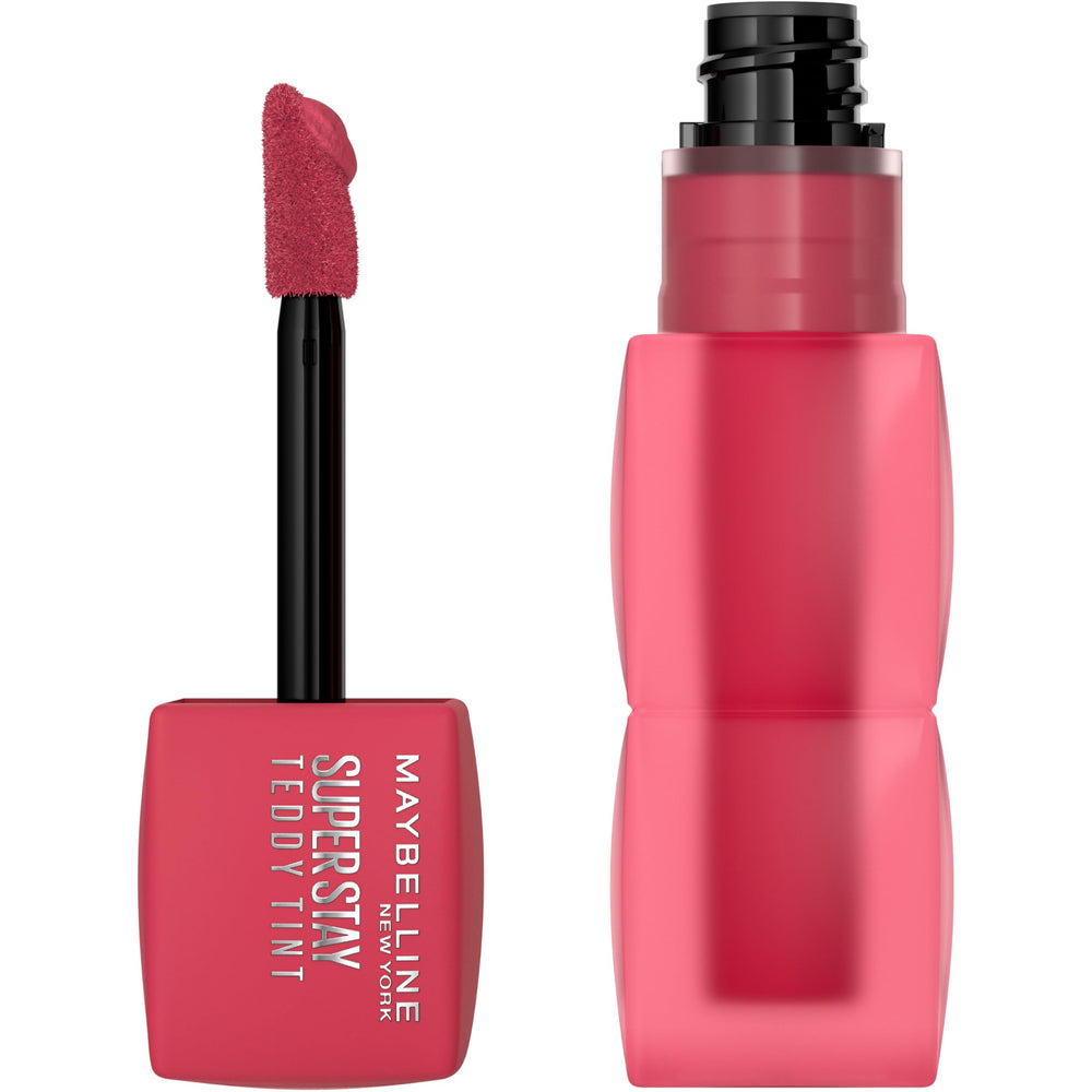 MAYBELLINE Super Stay Teddy Tint aplicado suavemente para color duradero en labios