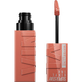 Maybelline Super Stay Vinyl Ink con aplicador preciso para color intenso y definido.