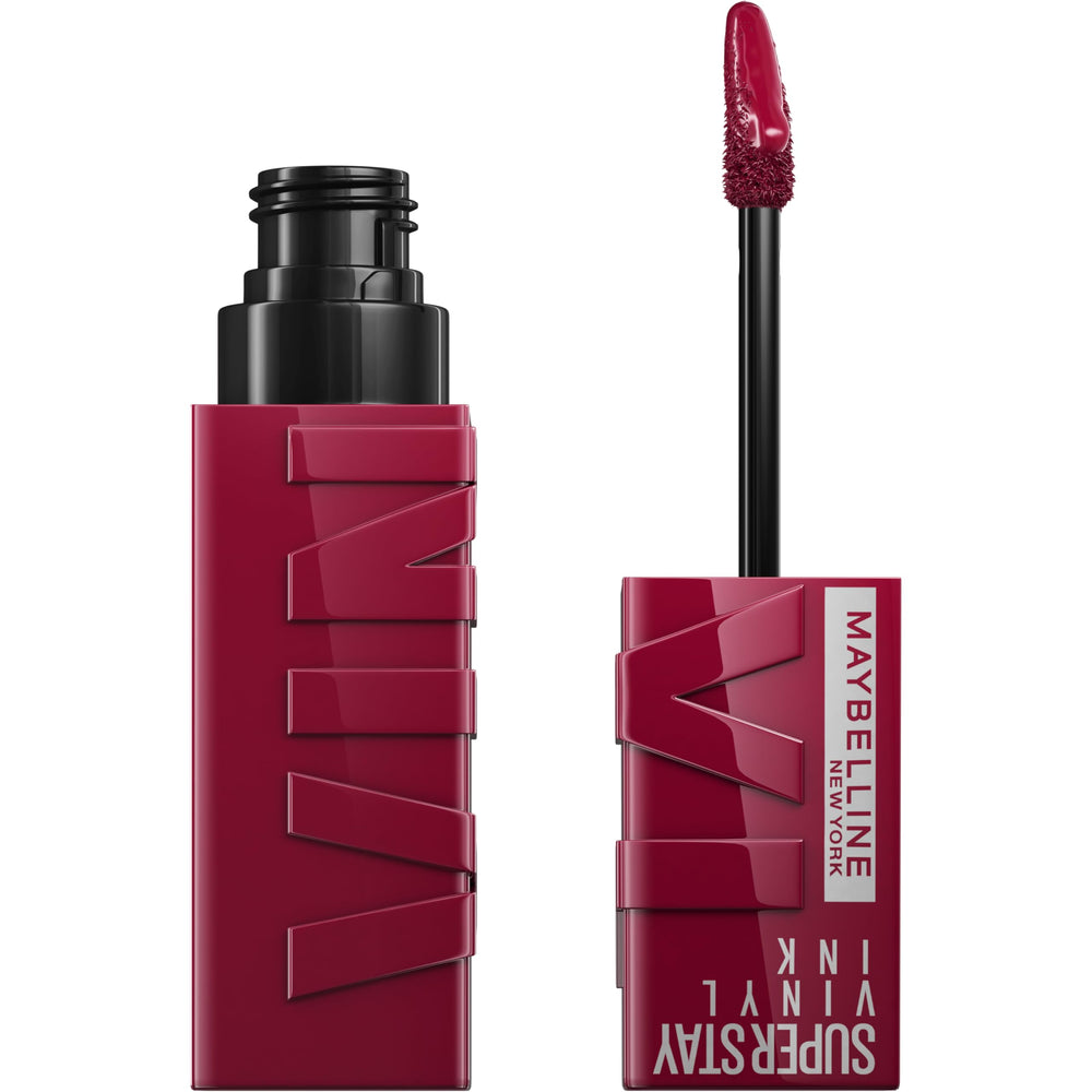 Maybelline Super Stay Vinyl Ink en labios con brillo e intenso color vinilo.