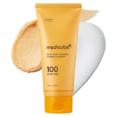 Medicube limpiador facial en tubo con ácido kojico y cúrcuma, uso diario suave.