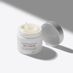 Textura crema suave de Medicube Red Cream 2.0 para uso diario.