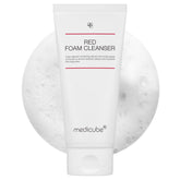 Medicube Limpiador de espuma roja, botella visible, beneficios de limpieza suave para piel sensible.