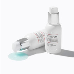Medicube Red Serum textura cremosa para acabado suave.