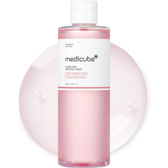 Medicube Rose PDRN Toner: botella transparente para una aplicación suave y refrescante.