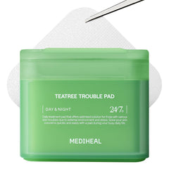 Disco Mediheal de algodón cuadrado para combatir imperfecciones nocturnas.