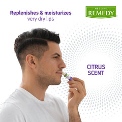 Aplicador en barra del bálsamo labial clínico Medline Remedy para retoques.