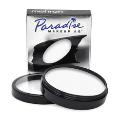Mehron Paradise Makeup AQ Blanco: rostro con aplicación suave para acabado profesional.