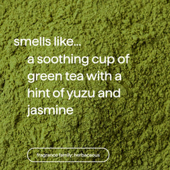 Textura de gel Mindful Matcha lista para hidratar la piel.