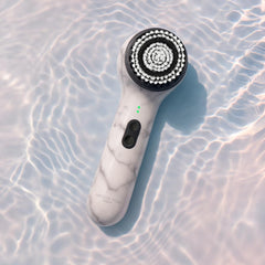 Replacement brush head delivers gentle cleansing on the skin for comfortable daily use.
