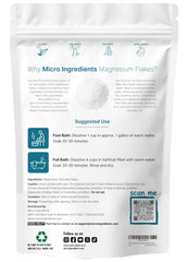Micro Ingredients Magnesium Flakes dissolving in warm water for a soothing soak.