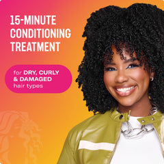 Aplicación en cabello húmedo con Babassu y Menta de Mielle Organics para reparación suave.