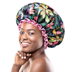 Gorro de ducha Mikimini con patrón floral para mantener el cabello seco.