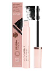 Mineral Fusion So Classy Volume Mascara negro: aplicación suave para pestañas definidas.