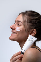 Minimalist Vitamina B5 10% aplicación suave en rostro, sensación fresca sin brillo.