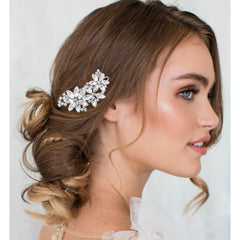 Clip miskate cristal-reflejante que realza el brillo plateado