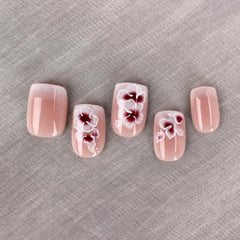 Uñas Mivota Frances con flores blancas plateadas para look elegante
