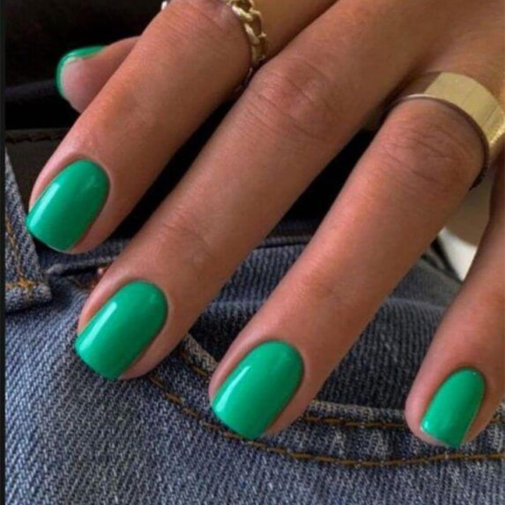 Modelones green press-on nails in short square shape for quick, stylish manicures.