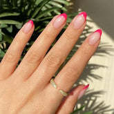 Modelones uñas francesas cortas para un acabado elegante y rápido