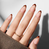 Modelones uñas francesas en forma almendra, acabado elegante para uso diario