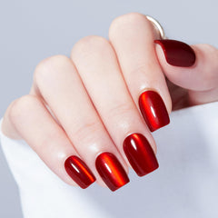 Modelones uñas postizas con efecto ojo de gato rojas, look moderno en formato corto cuadrado