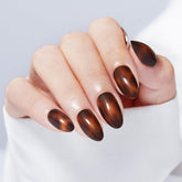Modelones uñas postizas marrón forma almendra cortas para acabado natural y duradero.