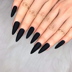 Morily uñas falsas mate estiletto almendra negras para un look elegante.