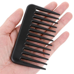Mozeat Lens mini travel comb demonstrates detangling action on wet and dry hair.