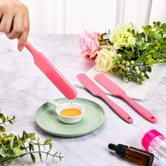 Mudder reusable hard wax scraper doubles as multi-purpose tool.