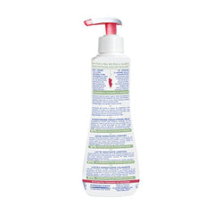 Mustela Baby Soothing Cleansing Gel, textura cremosa en palma, ideal para lavado diario sin irritación.
