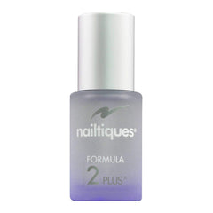 Aplicación de Nailtiques Fórmula 2 para uñas débiles y cuidadas.