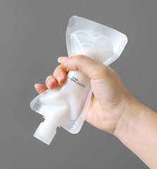 NaYiissi 100ml leak-proof pouch keeps contents contained while traveling.