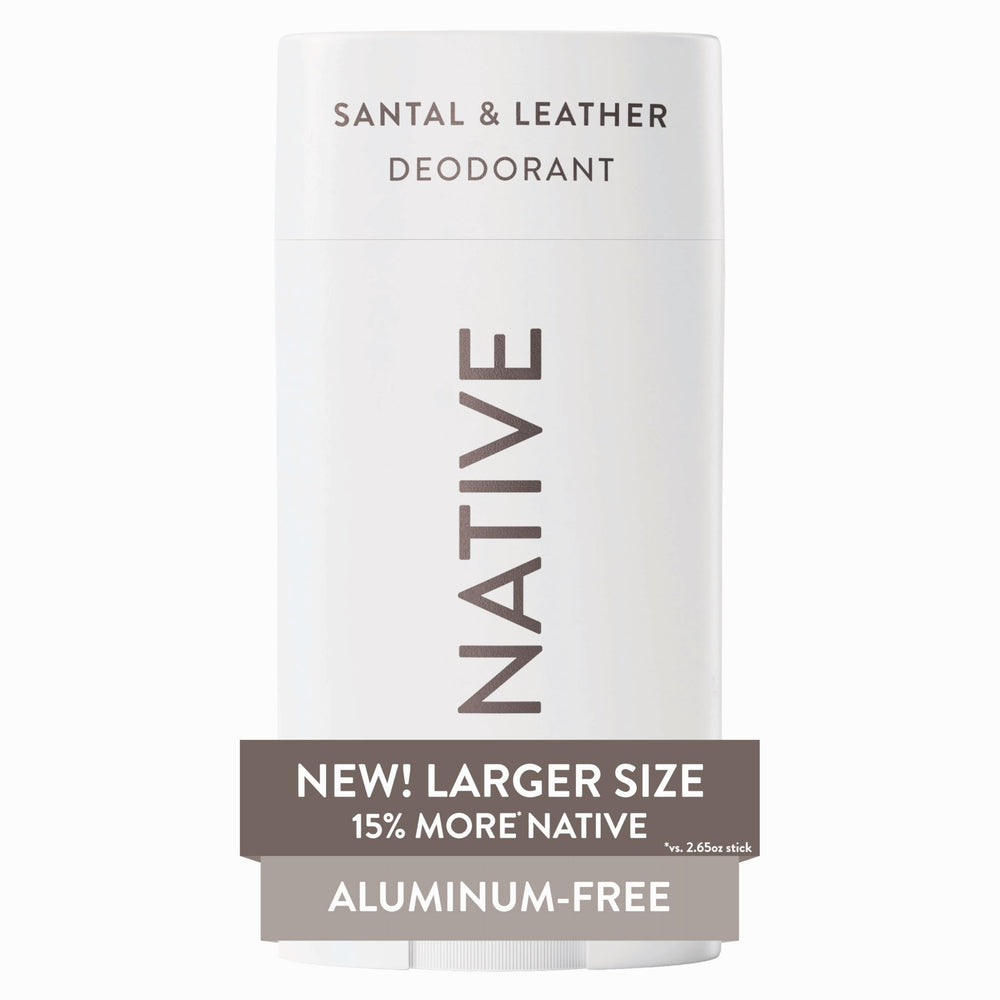 Native Desodorante Santal y Cuero, aplicación suave que desliza sin esfuerzo.
