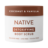 Native Exfoliating Body Scrub, textura cremosa, piel suave y radiante tras uso suave.
