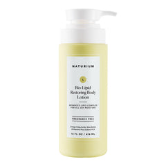 Naturium Bio-Lipid Loción Restauradora en botella, hidrata la piel todo el día.