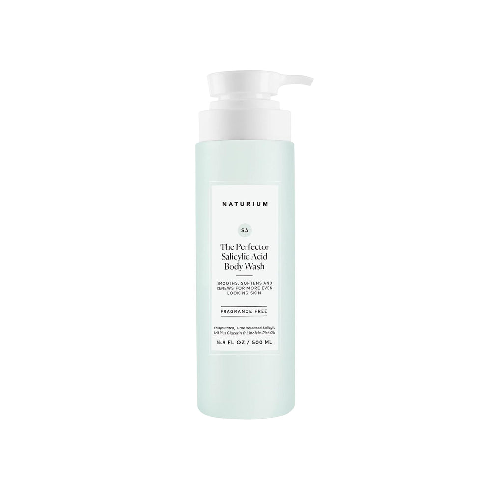 Naturium El Perfector: botella de ducha en estante para uso diario suave.