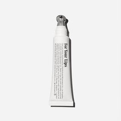 Nécessaire barrier complex with ceramides and niacinamide strengthens the lip skin.