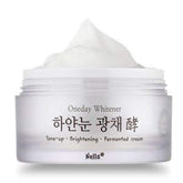 Crema Nella tono iluminador con textura suave para brillo natural.