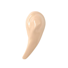 Aplicación de retinol en crema facial de Neutrogena para piel suave.