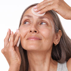 Disco de Nip+Fab para limpieza facial diario con exfoliación suave.