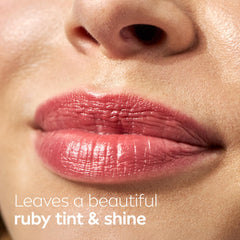 Color rubí suave y brillo sutil de NIVEA Cereza.