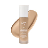No7: aplicación suave de base con serúm para tono uniforme.
