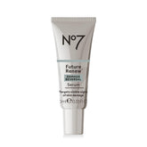 No7 Future Renew suero: botella visible para hidratación suave y reparación de la piel
