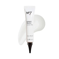 No7 Instant Illusion Wrinkle Filler en botella para suavizar líneas visibles.
