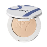 No7 Lift & Luminate polvos compactos, acabado suave y luminoso para cualquier tono de piel.