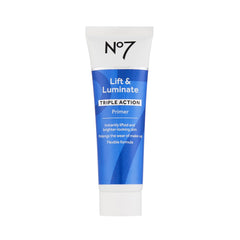 No7 Lift & Luminate Primer, botella hidratante para base suave y brillo ligero.