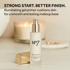 Se observa una muestra de color de No7 Pro Artist Base Iluminador para acabado radiante
