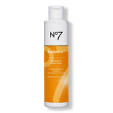 No7 Radiance+ tonico-botella, ilumina la piel y potencia tu rutina diaria.