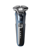 Norelco 5400 shaver front view shows compact design for easy daily use.