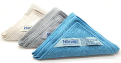 Norwex Paño corporal costero, en mano, listo para uso rápido y reutilizable.
