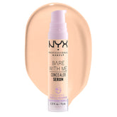 NYX Bare With Me Corrector en suero aplicado en la cara con hidratación y cobertura suave